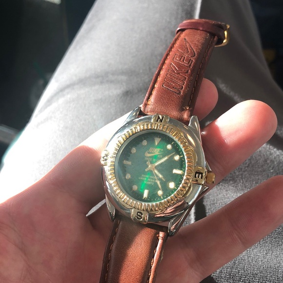 nike vintage watch